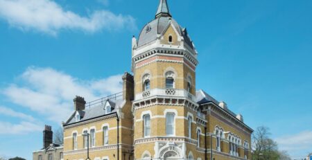Exterior of Lansbury Hotel