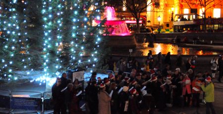 Trafalgar,Square,,London,,Uk,-,12/19/13:,Carol,Singers,By,The
